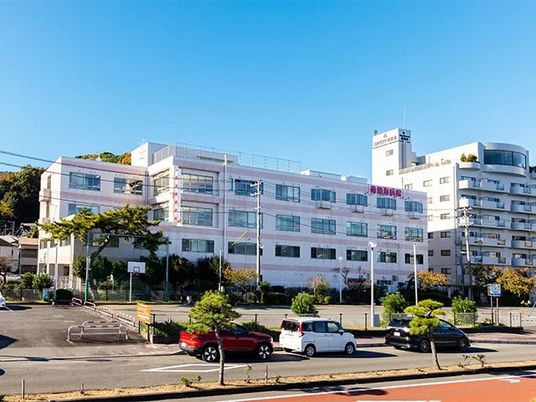 病院併設の建物外観  