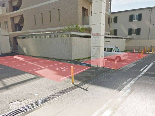 駐車場の建物外観  