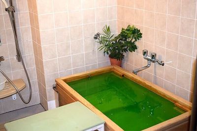浴室の木製浴槽