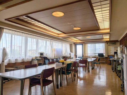 明るい食堂の空間  