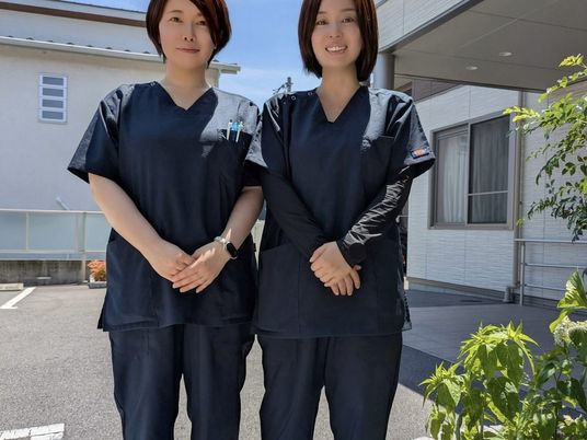 笑顔のスタッフ外観  