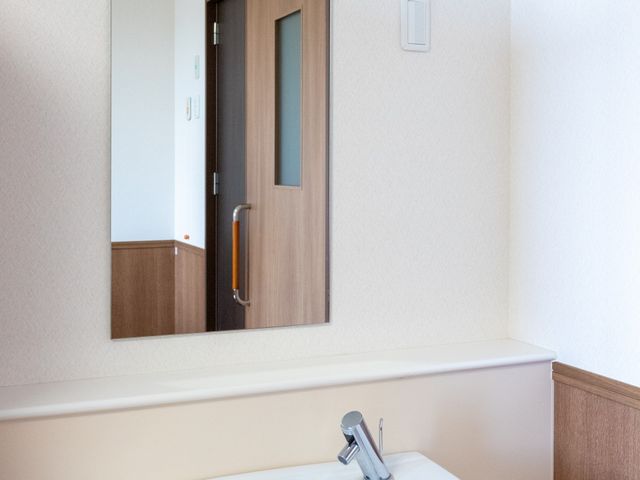 洗面台 洗面台 明るく清潔な空間で、使いやすい洗面台が設置されています。毎日の身支度も快適に行えます。