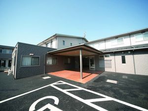 施設の正面玄関  