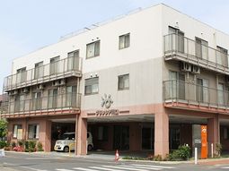 多階建ての建物のエントランス