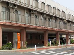 清潔感のある施設のエントランス