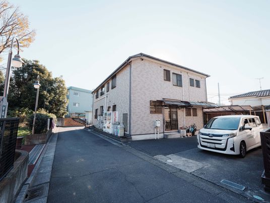 二階建ての建物外観