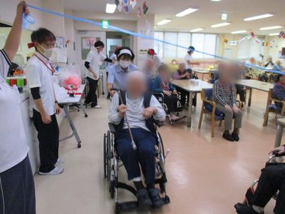 楽しげな様子の共有スペース