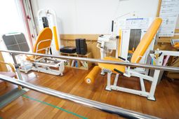 機能訓練機器と床