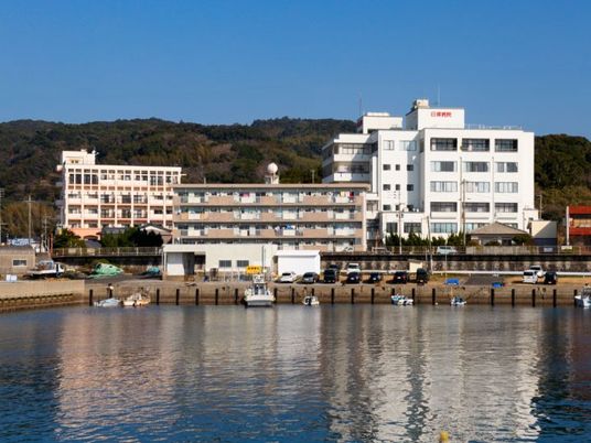 海沿いの施設外観  