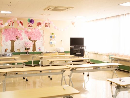 装飾された多目的室  