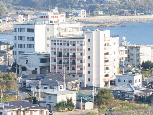海沿いの建物外観  