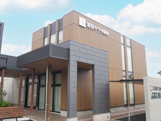 木目調の建物外観  