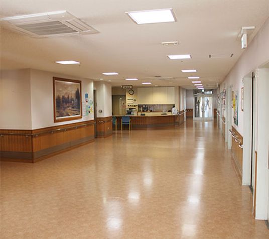 広々とした廊下