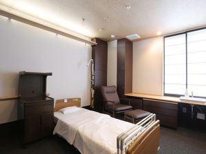 家具付き居室の一室  