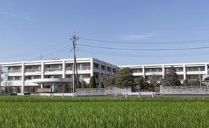 広々とした建物の外観