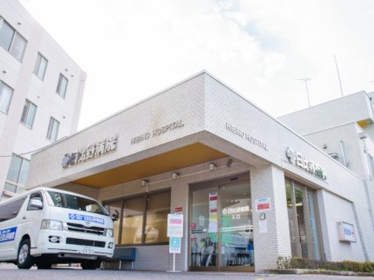 病院風の建物外観  