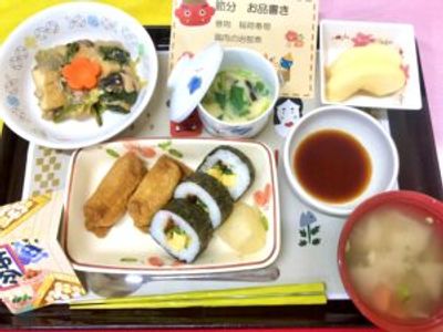 昼食メニューの食堂