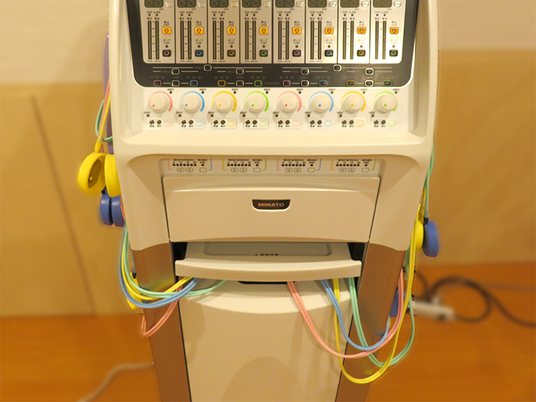 機器が並ぶ機能訓練室  