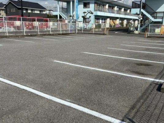 駐車場の建物外観  