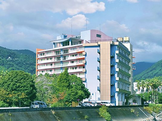山あいの建物外観  