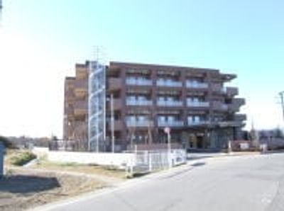 広々とした建物の外観