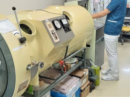 機能訓練用機器のある室内  