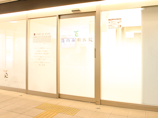 明るい出入口  
