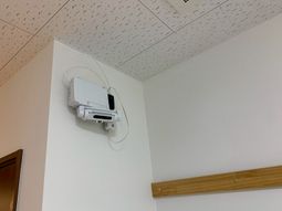 通信機器のある部屋
