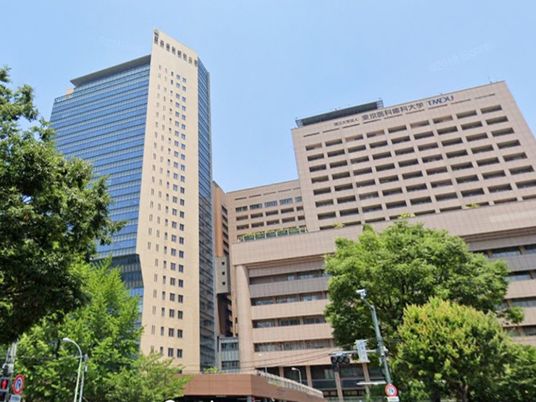 高層の建物外観  