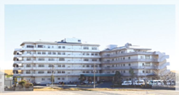 緑に囲まれた建物