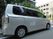 送迎車が停車する外観  