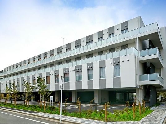 モダンな建物の外観