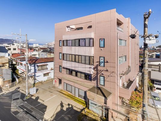 外観の建物正面  