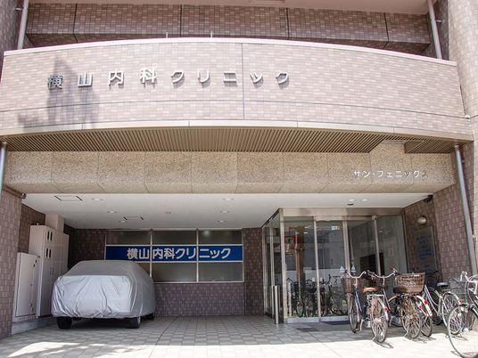 クリニックの出入口  