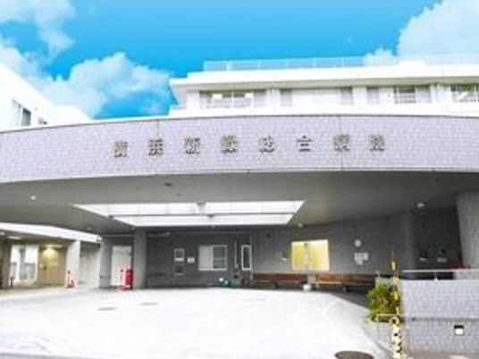 施設の正面外観  