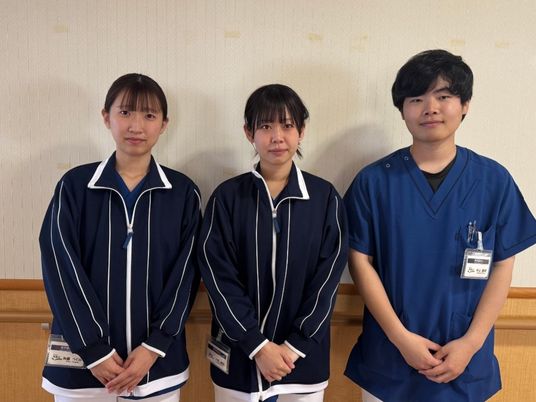 介護職員3人の集合  