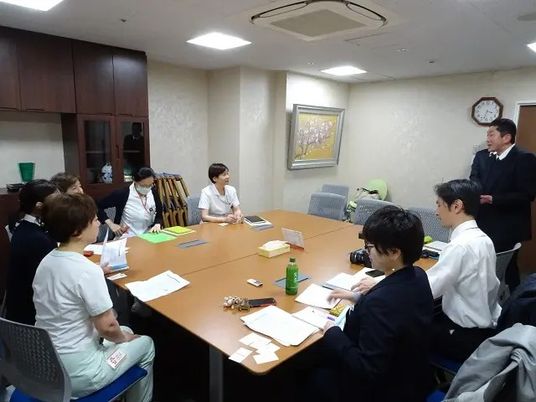 会議中の多目的室  