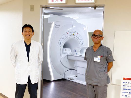 検査室に立つスタッフ  