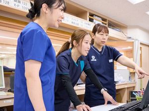 スタッフが案内する受付  