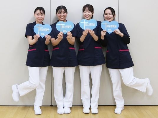 スタッフ4人の集合  