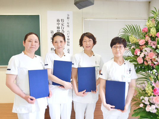 看護師4人の集合  
