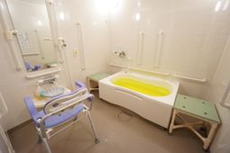 バリアフリーの浴室設備