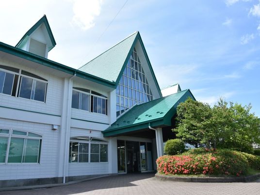 建物正面の外観  