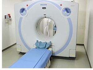 大型検査機器のある機能訓練室  