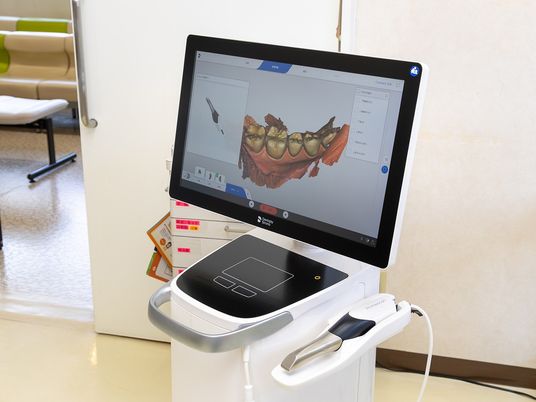 歯科機器のある室内  
