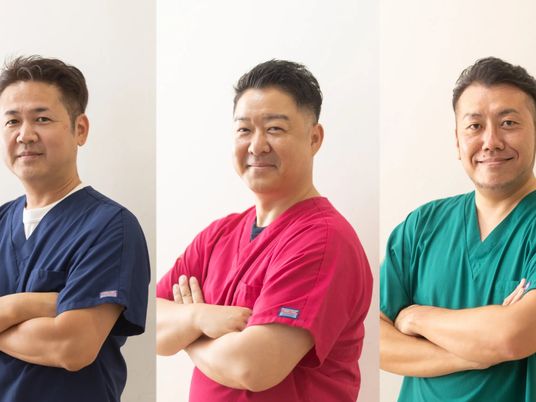 笑顔のスタッフ3人  