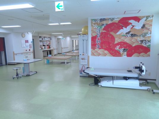 機能訓練室の明るい空間  