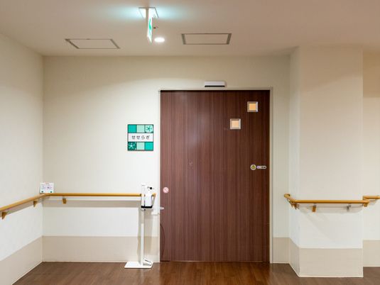 自動ドア付き廊下