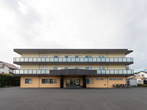 広々とした建物の外観