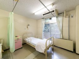 光が差し込む居室